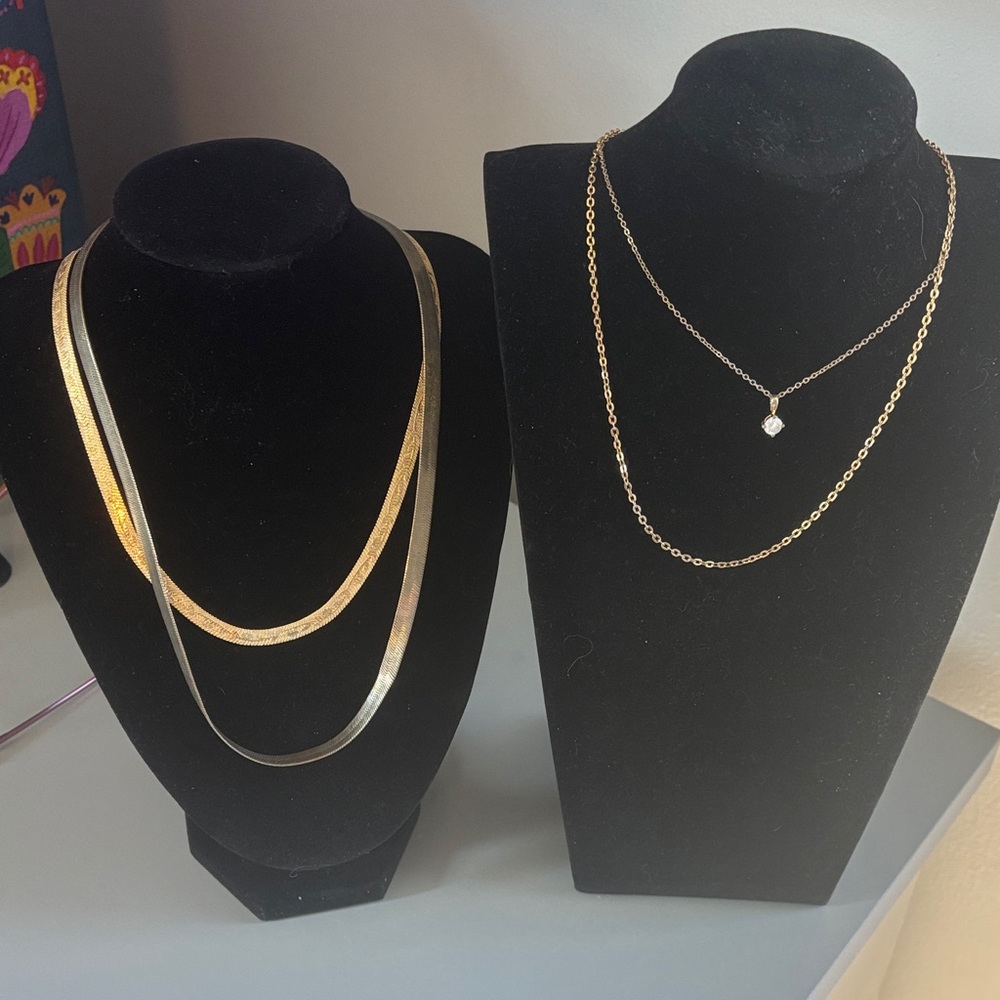 4 Vintage goldtone necklaces.